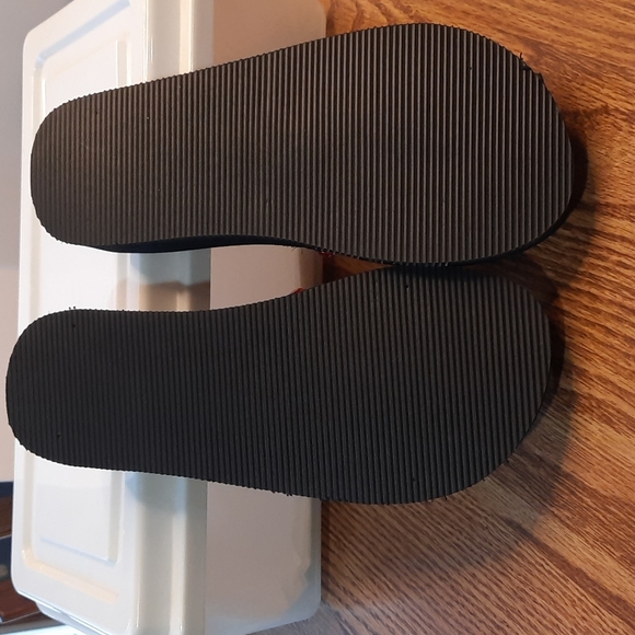 Ocean Pacific black flip flops - Picture 3 of 6